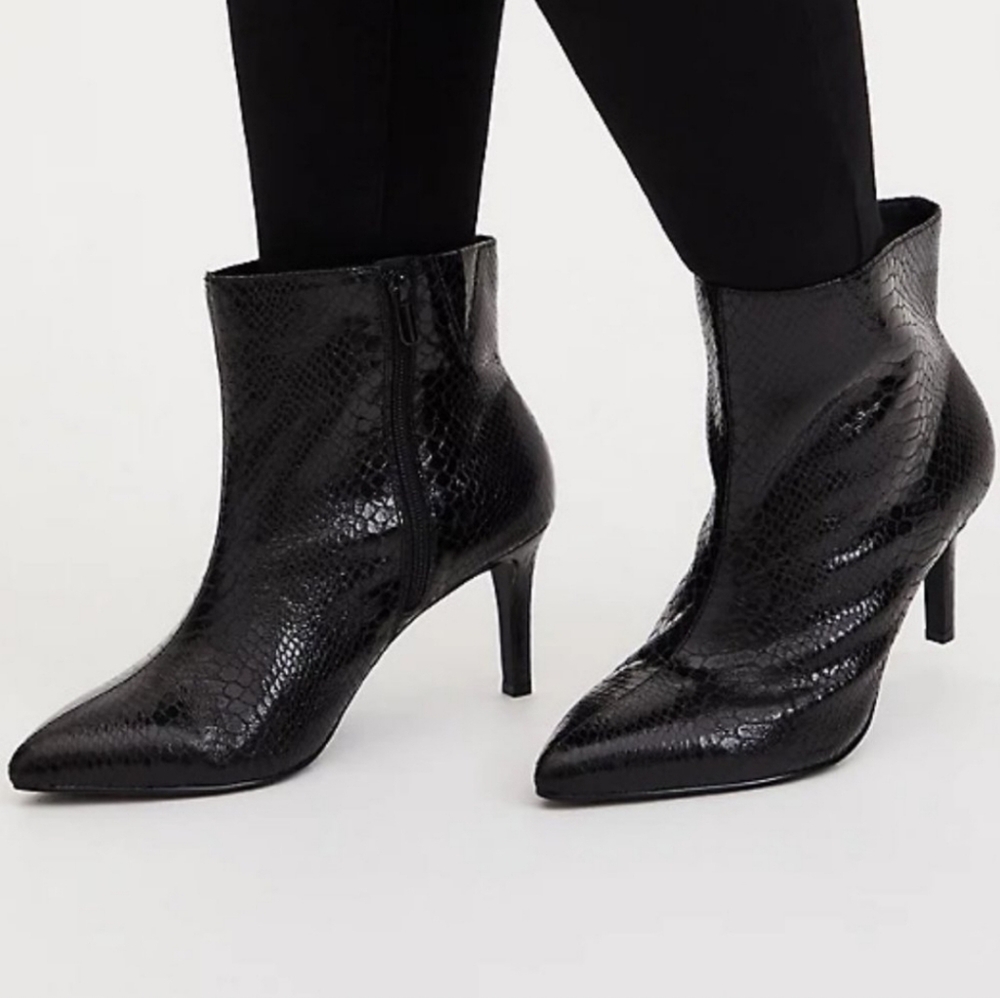 TORRID Black Snakeskin Faux Leather Pointed Toe Bootie Size 10